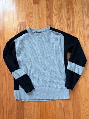 Women’s M&S Two-Tone Crewneck Sweater - Black & Light Gray